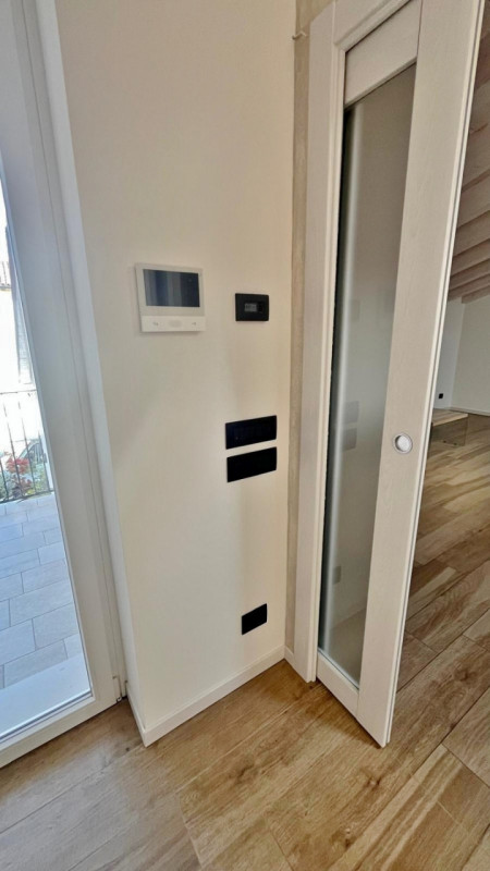 VENDESI VILLA COSTRUITA NEL 2020 E INSERITA IN CONTESTO DI CORTE COMUNE A MONTECCHIO MAGGIORE– Ri...