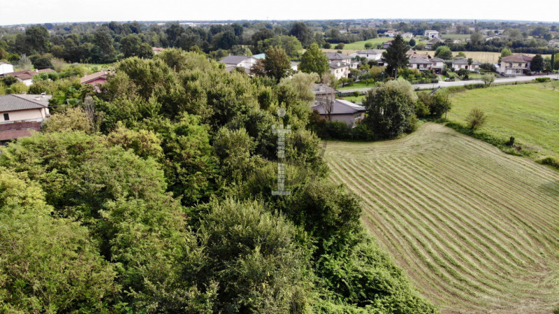 Stai cercando un terreno agricolo facilmente accessibile e in posizione soleggiata? 
A Pianezze, ...