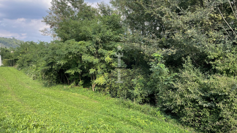 Stai cercando un terreno agricolo facilmente accessibile e in posizione soleggiata? 
A Pianezze, ...