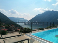 Attico con piscina e vista sul lago di como, nesso