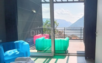 Attico con piscina e vista sul lago di como, nesso