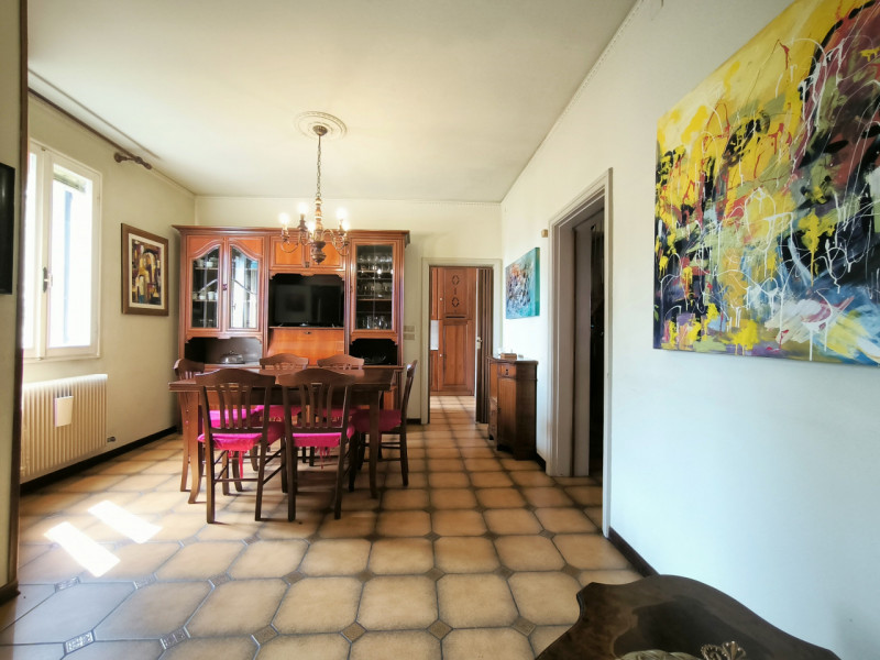 CARBONERA: VASCON

Proponiamo in vendita una bifamiliare situata nella zona residenziale di Vasco...