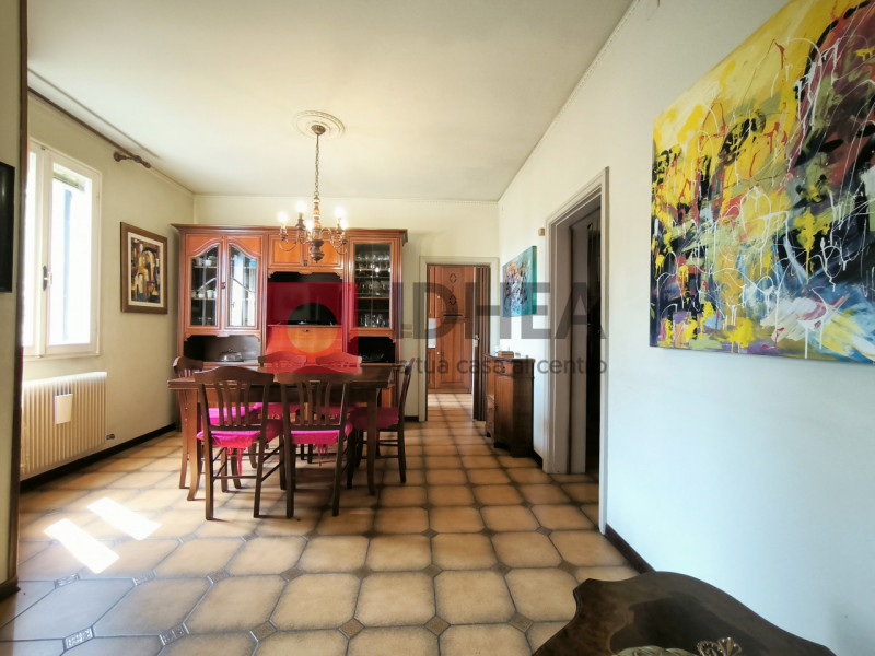 CARBONERA: VASCON

Proponiamo in vendita una bifamiliare situata nella zona residenziale di Vasco...