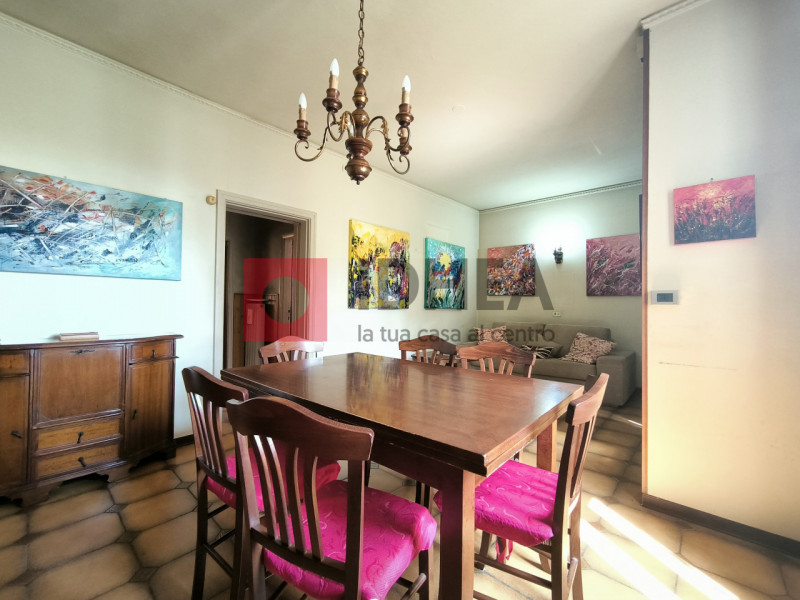 CARBONERA: VASCON

Proponiamo in vendita una bifamiliare situata nella zona residenziale di Vasco...