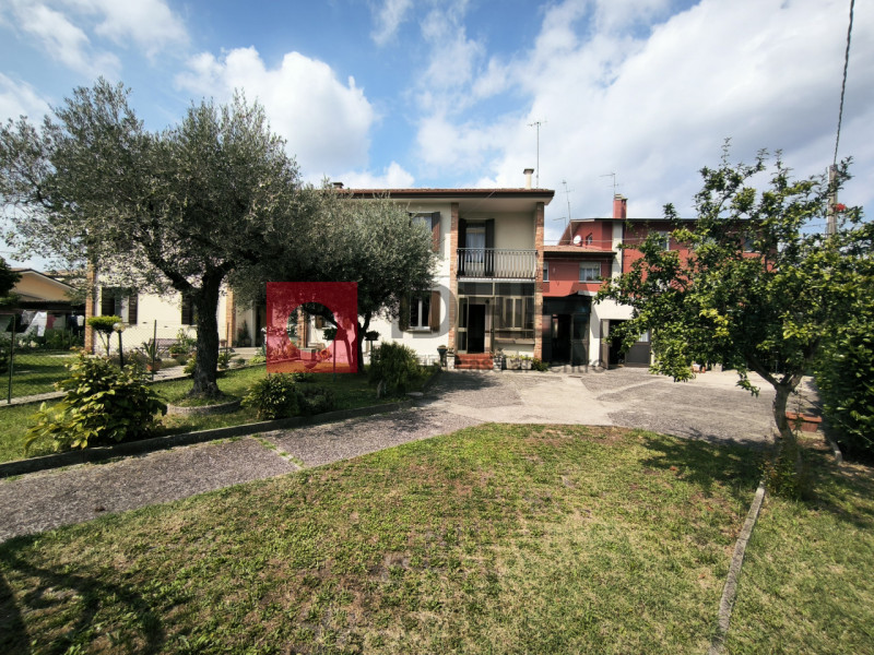 CARBONERA: VASCON

Proponiamo in vendita una bifamiliare situata nella zona residenziale di Vasco...