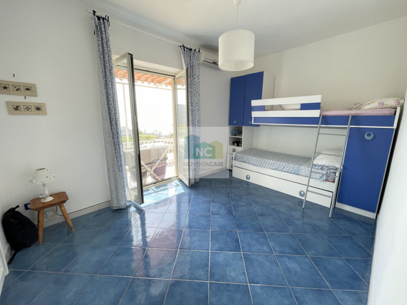 Scoprite il vostro angolo di paradiso nel cuore di Forio! Proponiamo in vendita un incantevole ap...