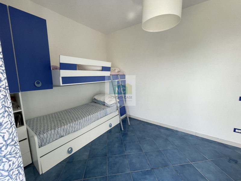 Scoprite il vostro angolo di paradiso nel cuore di Forio! Proponiamo in vendita un incantevole ap...