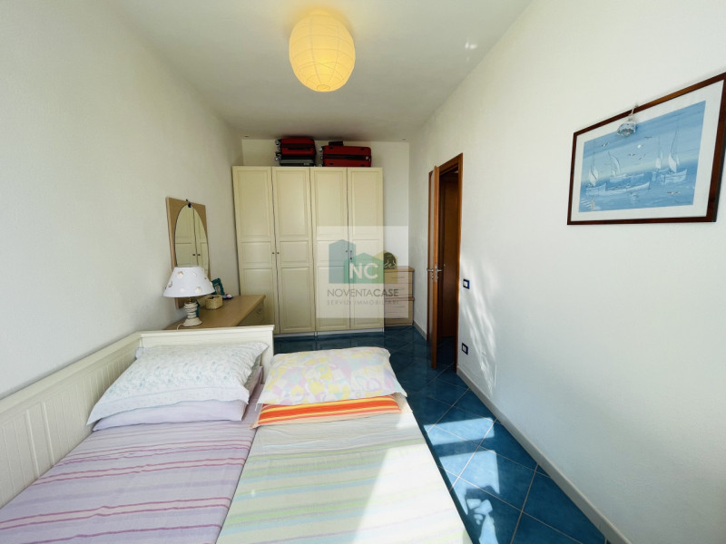 Scoprite il vostro angolo di paradiso nel cuore di Forio! Proponiamo in vendita un incantevole ap...