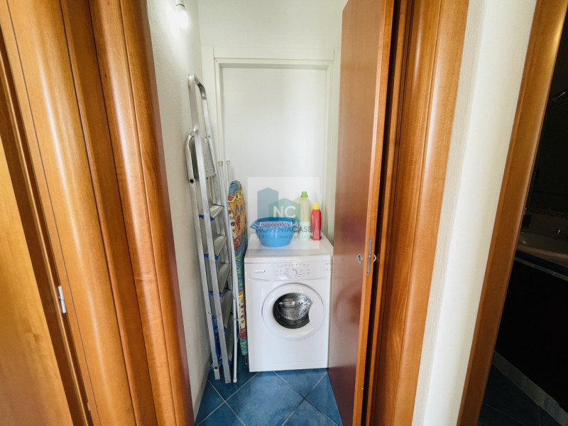 Scoprite il vostro angolo di paradiso nel cuore di Forio! Proponiamo in vendita un incantevole ap...