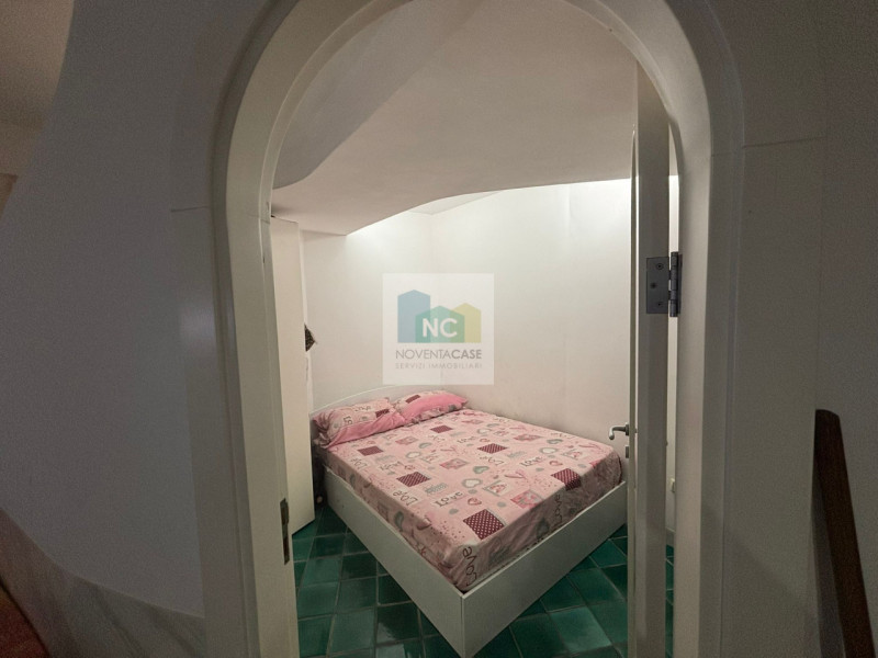 In una delle zone più affascinanti di Forio, precisamente nella tranquilla area del Cavallaro, vi...