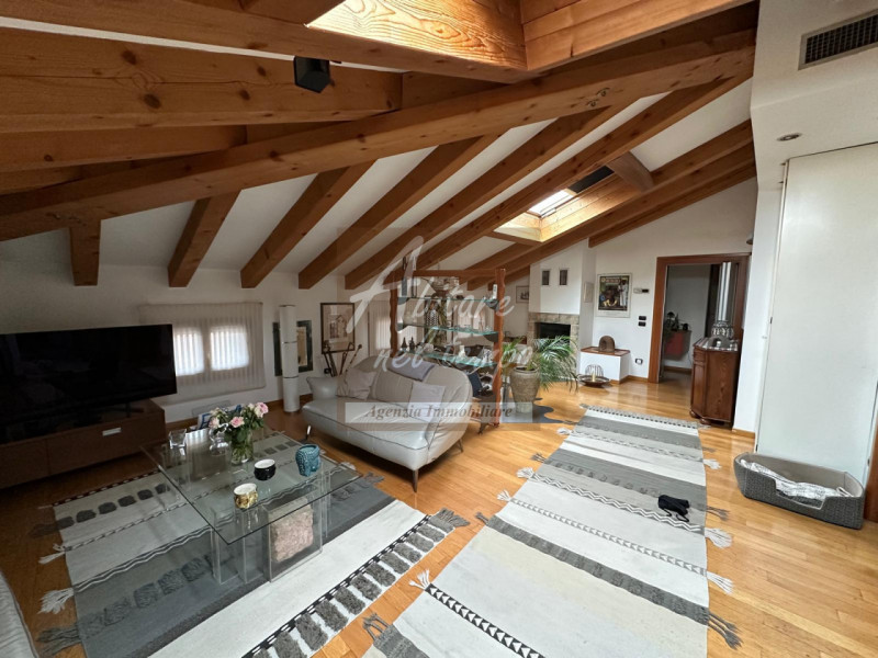 CITTADELLA (PD) - Zona Borgo Padova

In nostra esclusiva proponiamo in vendita un raffinato attic...