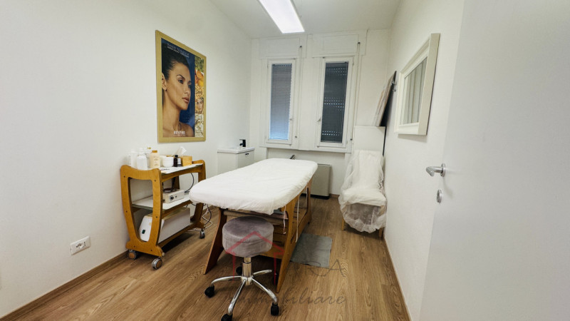 Centro Estetico Avviato in Vendita – Opportunità Unica

Proponiamo la cessione di un rinomato cen...