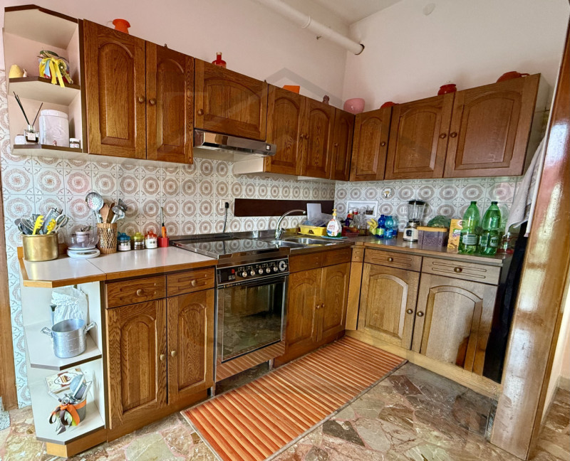 ABANO TERME - Nel cuore del quartiere San Lorenzo, una delle zone più ricercate e comode di Abano...