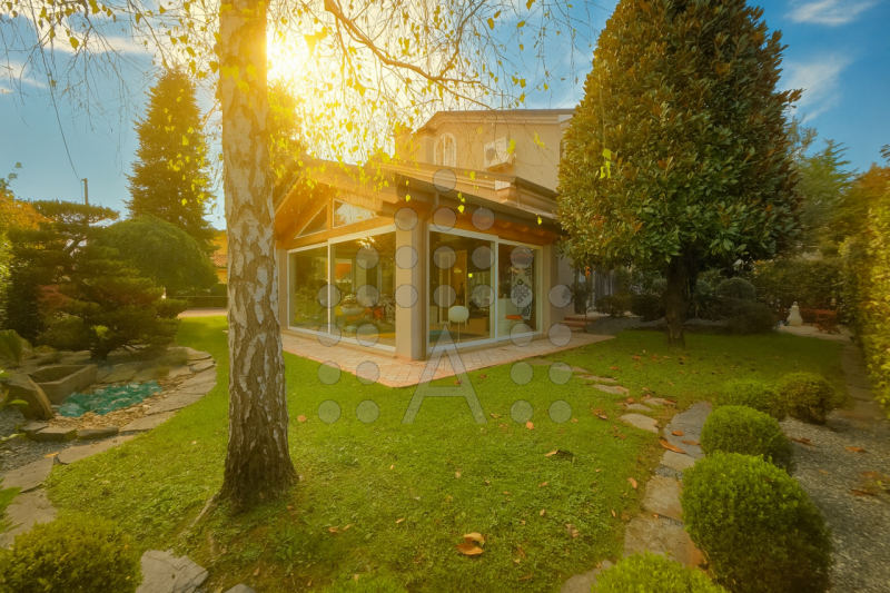 PORZIONE DI BIFAMILIARE INDIPENDENTE – 230 m² – GIARDINO, VERANDA/PALESTRA, SPA PRIVATA – ULTIMAT...