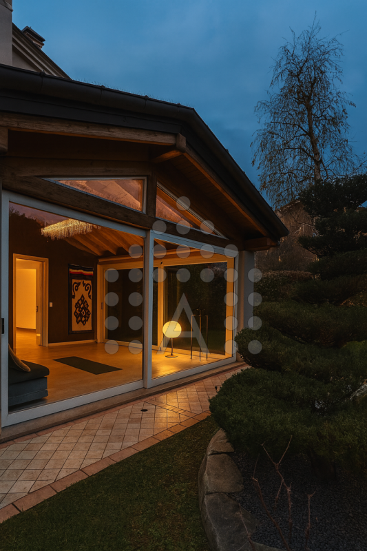 PORZIONE DI BIFAMILIARE INDIPENDENTE – 230 m² – GIARDINO, VERANDA/PALESTRA, SPA PRIVATA – ULTIMAT...