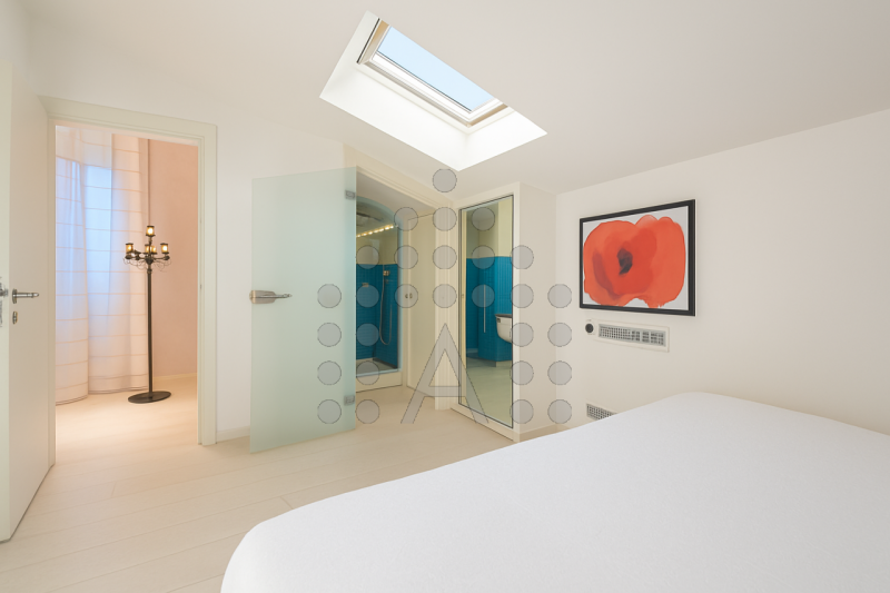 PORZIONE DI BIFAMILIARE INDIPENDENTE – 230 m² – GIARDINO, VERANDA/PALESTRA, SPA PRIVATA – ULTIMAT...