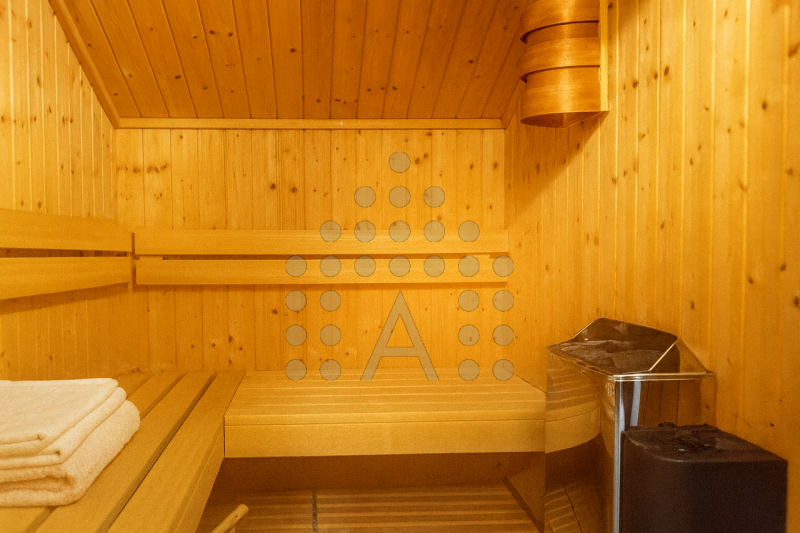 PORZIONE DI BIFAMILIARE INDIPENDENTE – 230 m² – GIARDINO, VERANDA/PALESTRA, SPA PRIVATA – ULTIMAT...