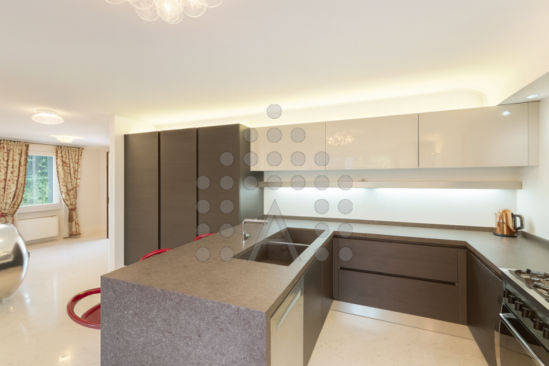 PORZIONE DI BIFAMILIARE INDIPENDENTE – 230 m² – GIARDINO, VERANDA/PALESTRA, SPA PRIVATA – ULTIMAT...