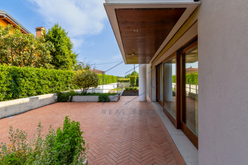 Eleganza e design, villa pronta per essere abitata.

In una delle vie più prestigiose e tranquill...