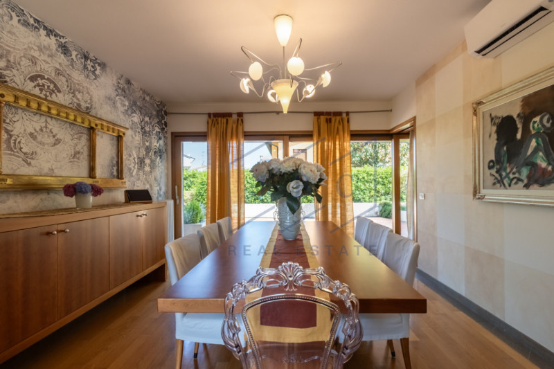 Eleganza e design, villa pronta per essere abitata.

In una delle vie più prestigiose e tranquill...