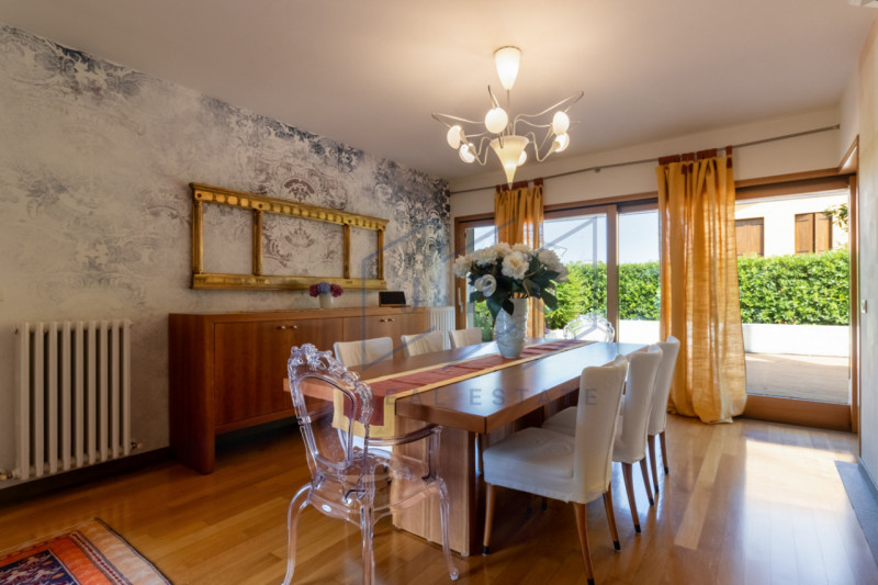 Eleganza e design, villa pronta per essere abitata.

In una delle vie più prestigiose e tranquill...