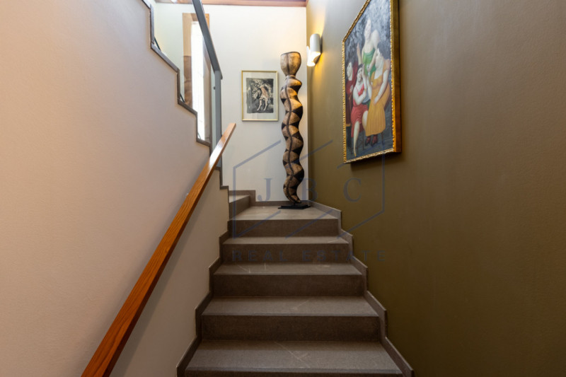 Eleganza e design, villa pronta per essere abitata.

In una delle vie più prestigiose e tranquill...