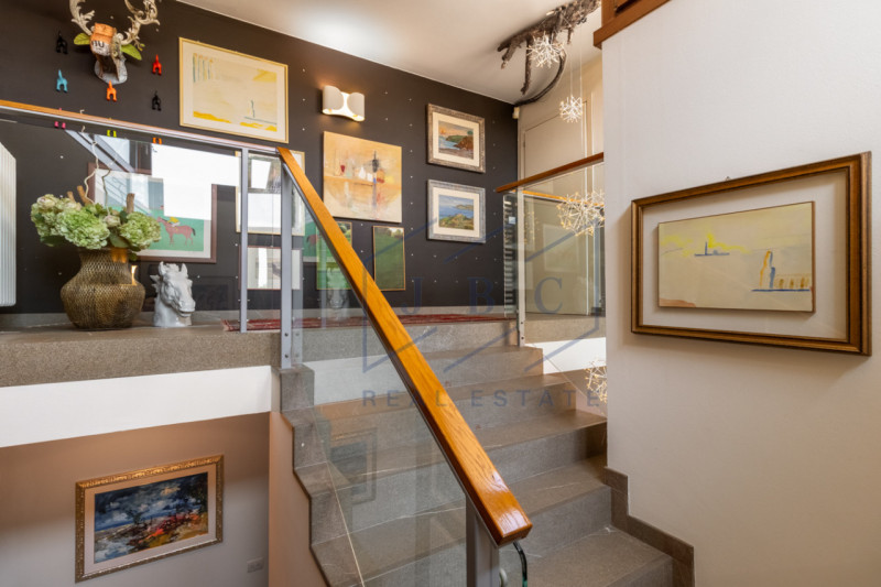 Eleganza e design, villa pronta per essere abitata.

In una delle vie più prestigiose e tranquill...