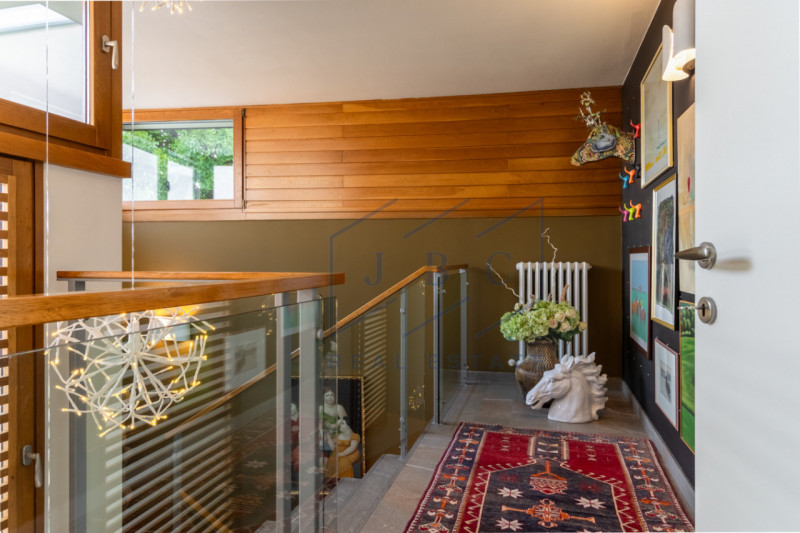 Eleganza e design, villa pronta per essere abitata.

In una delle vie più prestigiose e tranquill...