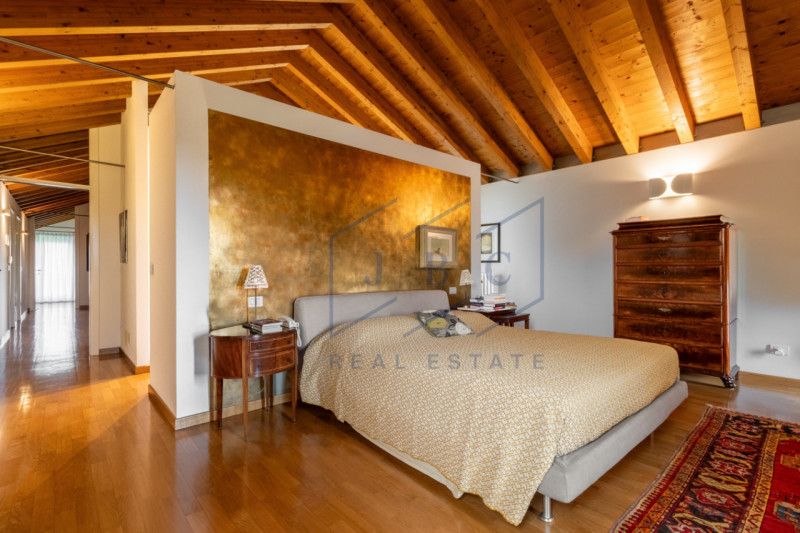 Eleganza e design, villa pronta per essere abitata.

In una delle vie più prestigiose e tranquill...