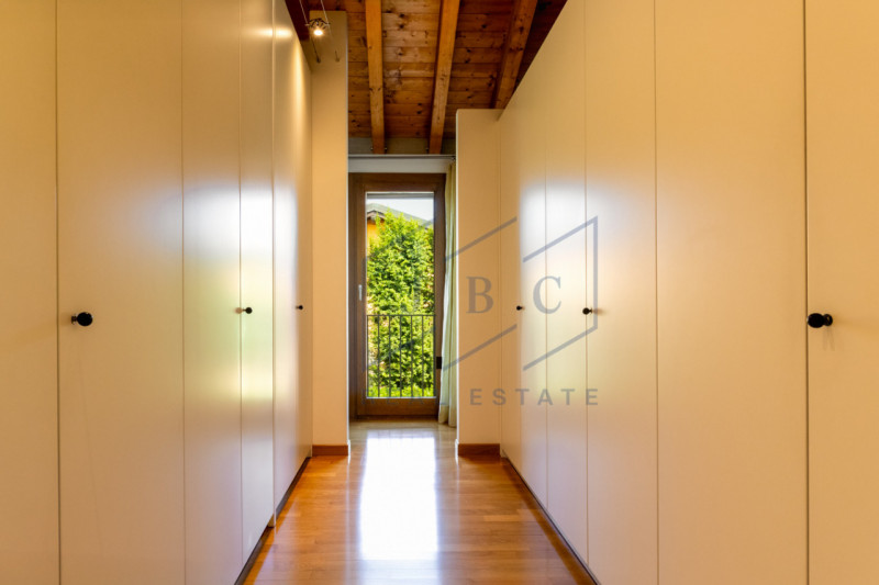 Eleganza e design, villa pronta per essere abitata.

In una delle vie più prestigiose e tranquill...