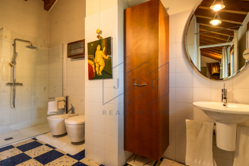 Eleganza e design, villa pronta per essere abitata.

In una delle vie più prestigiose e tranquill...