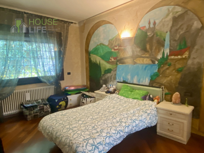 PIOVENE ROCCHETTE: elegante APPARTAMENTO di circa 300 mq disposti su unico piano e inserito in vi...