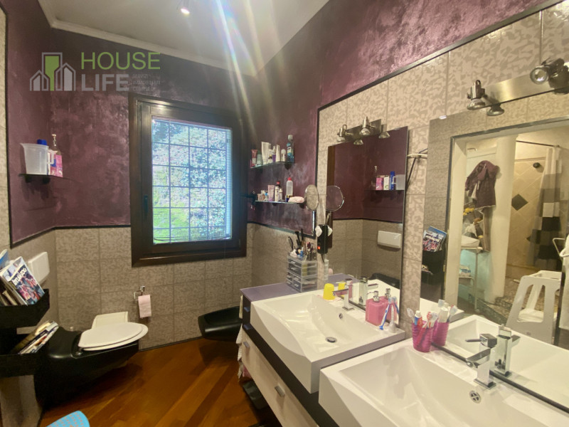 PIOVENE ROCCHETTE: elegante APPARTAMENTO di circa 300 mq disposti su unico piano e inserito in vi...