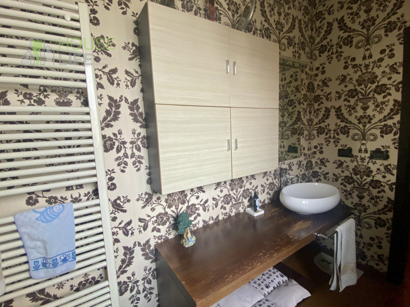 PIOVENE ROCCHETTE: elegante APPARTAMENTO di circa 300 mq disposti su unico piano e inserito in vi...