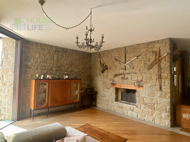 PIOVENE ROCCHETTE: elegante APPARTAMENTO di circa 300 mq disposti su unico piano e inserito in vi...