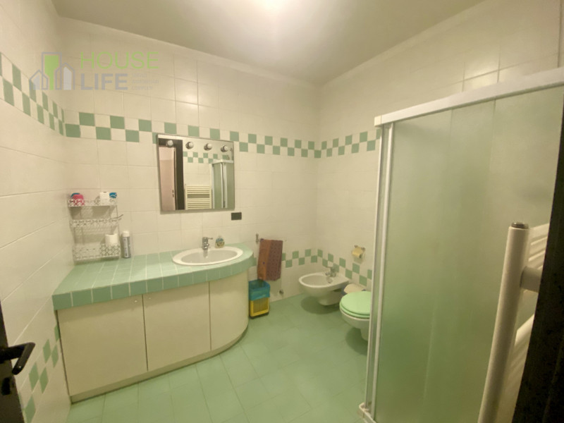 PIOVENE ROCCHETTE: In zona comoda al centro, proponiamo APPARTAMENTO in VILLA al piano terra con ...