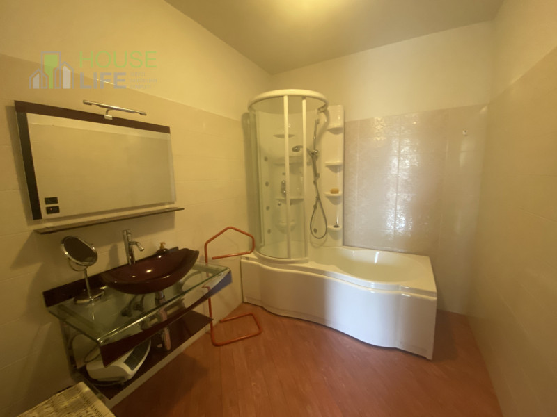 PIOVENE ROCCHETTE: In zona comoda al centro, proponiamo APPARTAMENTO in VILLA al piano terra con ...