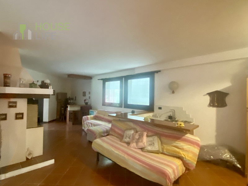 PIOVENE ROCCHETTE: In zona comoda al centro, proponiamo APPARTAMENTO in VILLA al piano terra con ...