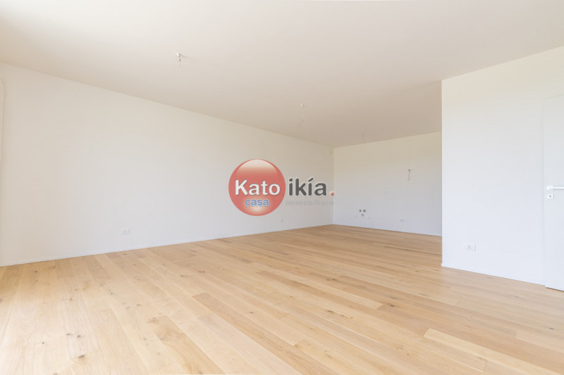 In zona Biron, proponiamo in vendita un moderno appartamento tricamere nuovo caratterizzato da co...