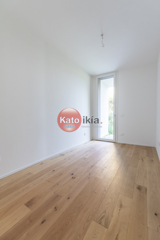 In zona Biron, proponiamo in vendita un moderno appartamento tricamere nuovo caratterizzato da co...