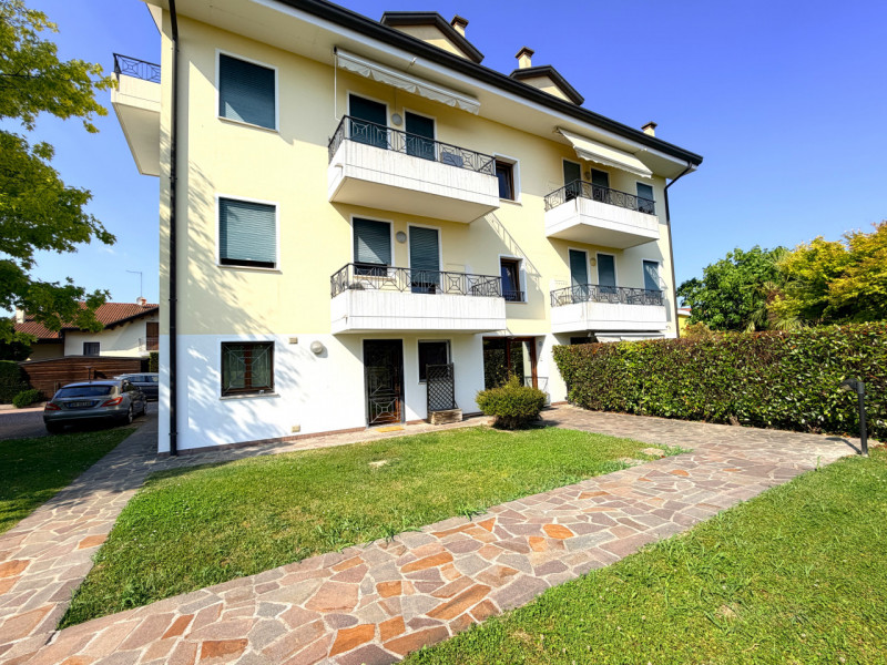 SALBORO: situato in residence di recente costruzione, appartamento su due livelli dotato di garag...