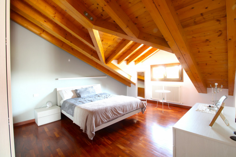 SALBORO: situato in residence di recente costruzione, appartamento su due livelli dotato di garag...