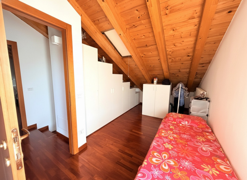 SALBORO: situato in residence di recente costruzione, appartamento su due livelli dotato di garag...