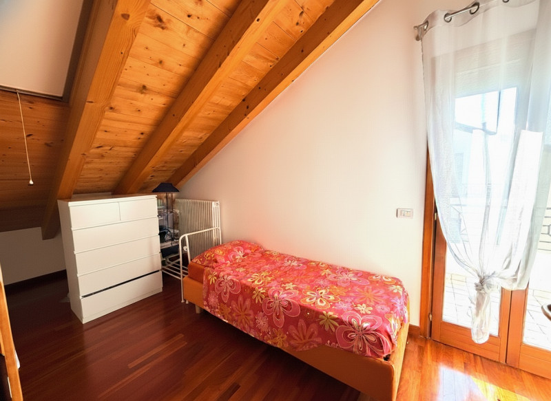 SALBORO: situato in residence di recente costruzione, appartamento su due livelli dotato di garag...