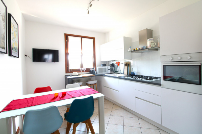 SALBORO: situato in residence di recente costruzione, appartamento su due livelli dotato di garag...