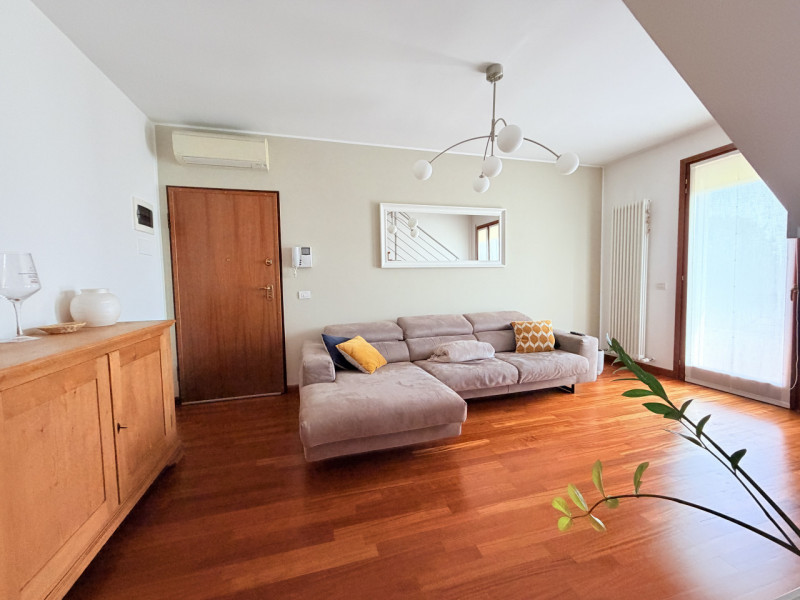 SALBORO: situato in residence di recente costruzione, appartamento su due livelli dotato di garag...