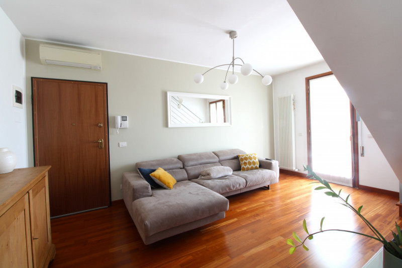 SALBORO: situato in residence di recente costruzione, appartamento su due livelli dotato di garag...