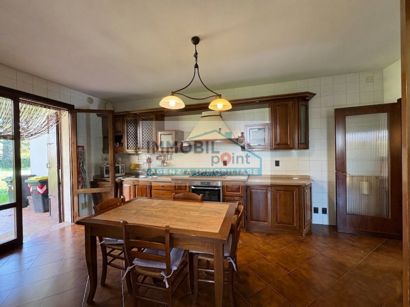 All'interno del quartiere residenziale di Feriole di Abano Terme, vi presentiamo una straordinari...