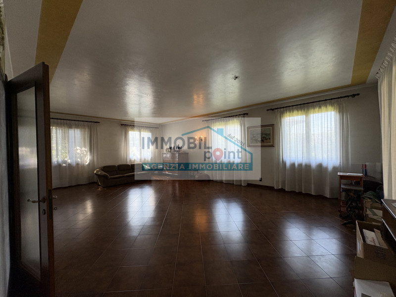 All'interno del quartiere residenziale di Feriole di Abano Terme, vi presentiamo una straordinari...