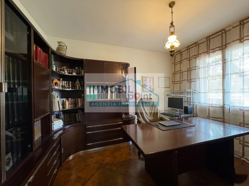 All'interno del quartiere residenziale di Feriole di Abano Terme, vi presentiamo una straordinari...